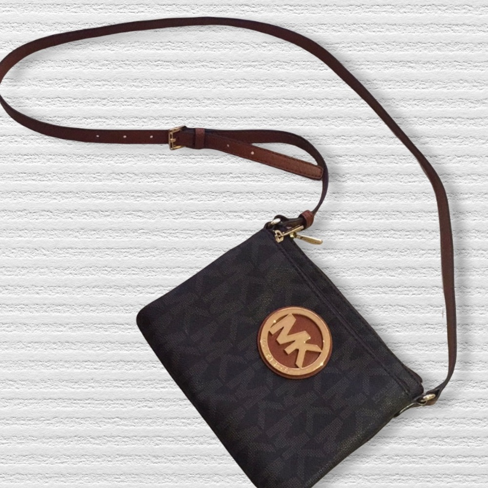 Michael Kors crossbody WILL SHIP TODAY!!